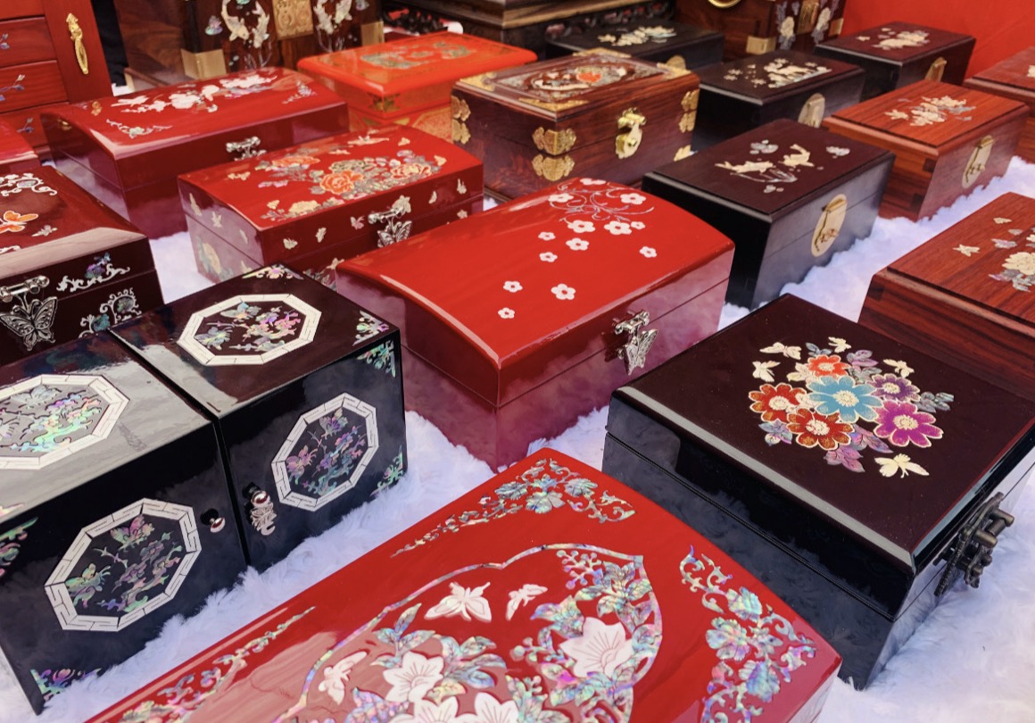 探索&ldquo;文旅+&rdquo;發(fā)展模式 好客山東&middot;山東有禮&rdquo;文化和旅游商品進(jìn)景區(qū)濟(jì)南泉城廣場站開幕